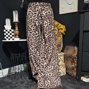 Chic Leopard Print Wide Leg Pants